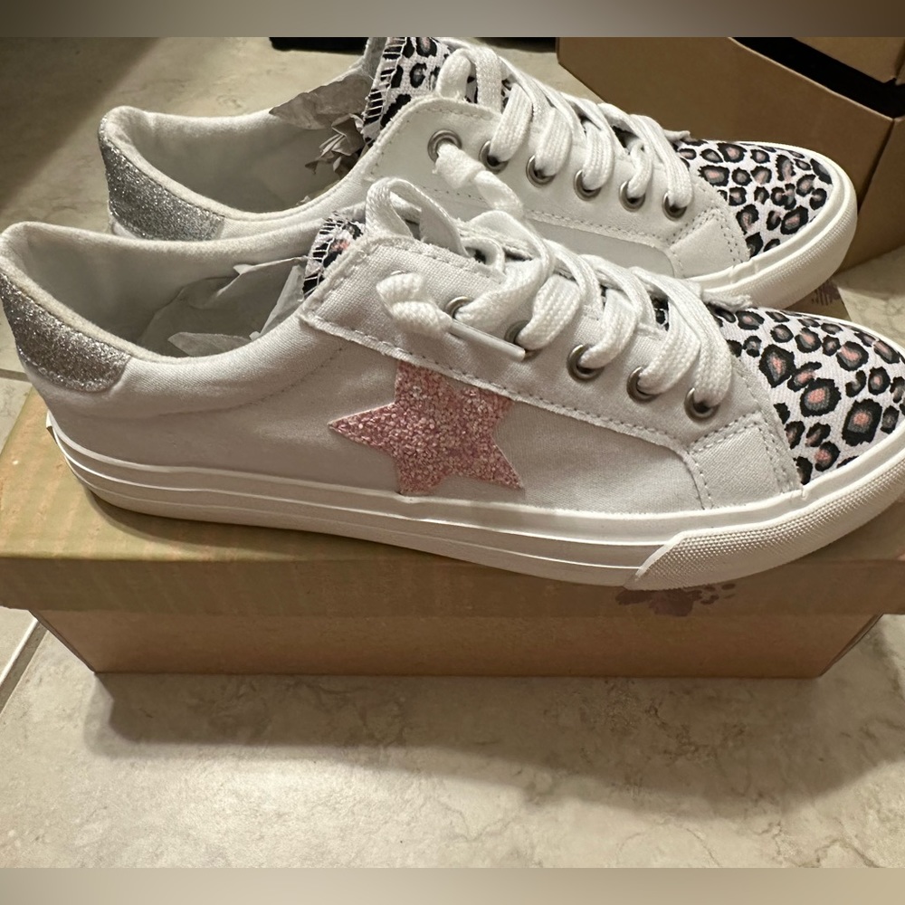 Very G Boutique Sneakers 9